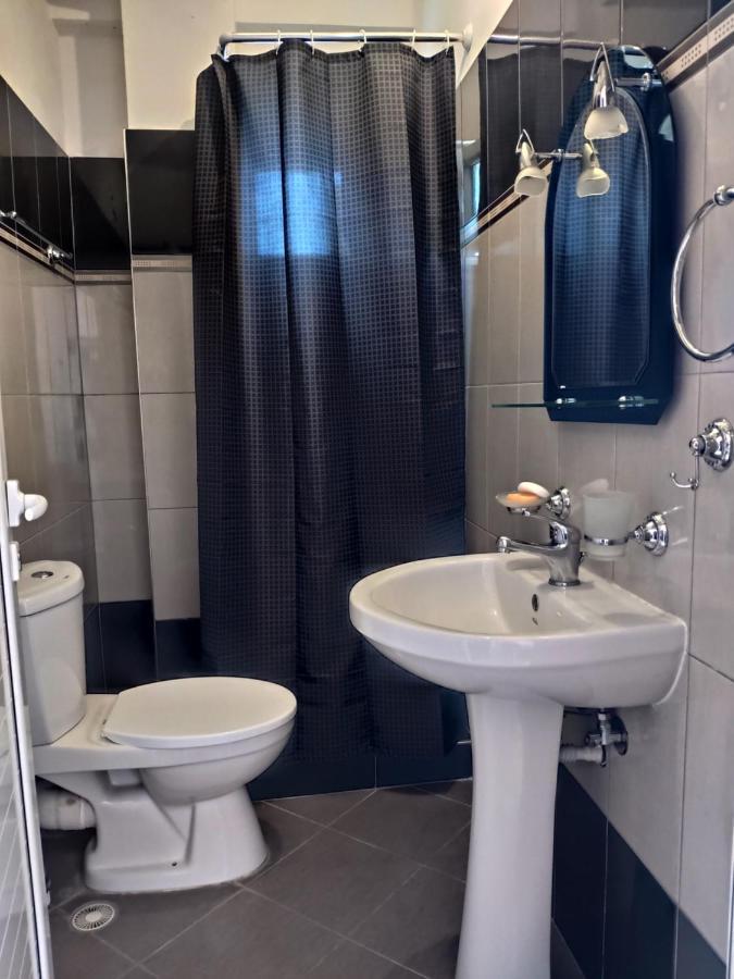 Let Rooms Lukova Bagian luar foto