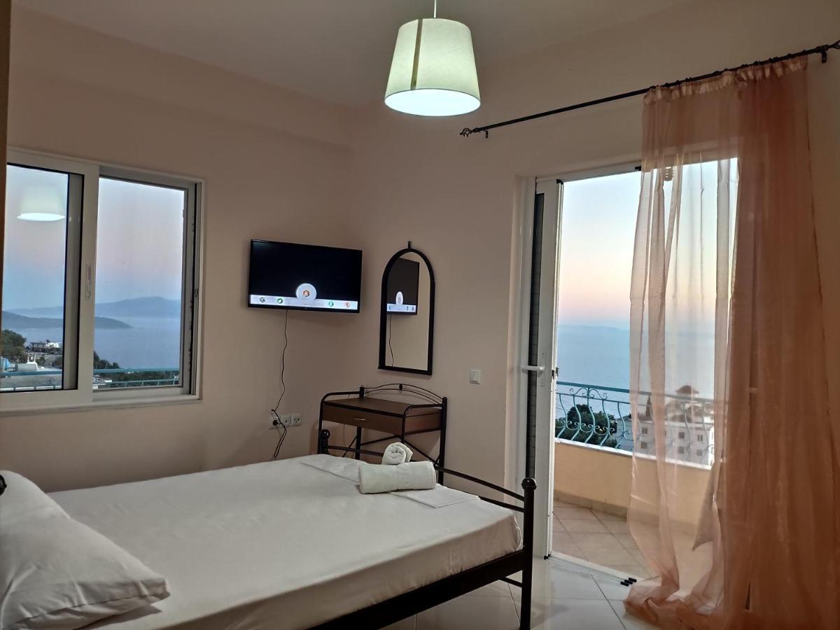Let Rooms Lukova Bagian luar foto