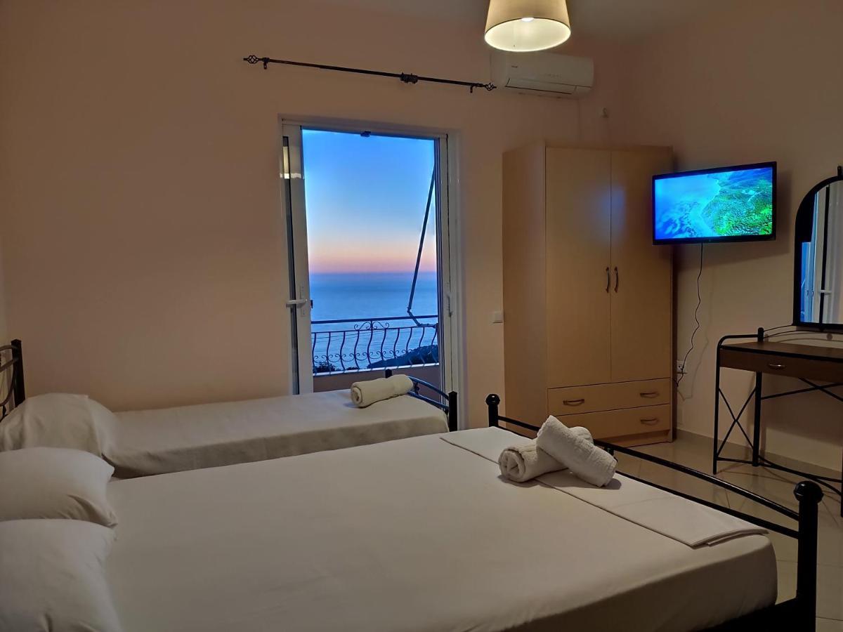 Let Rooms Lukova Bagian luar foto