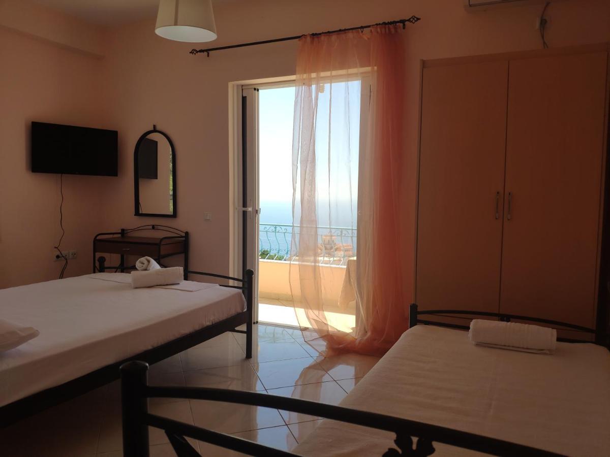 Let Rooms Lukova Bagian luar foto