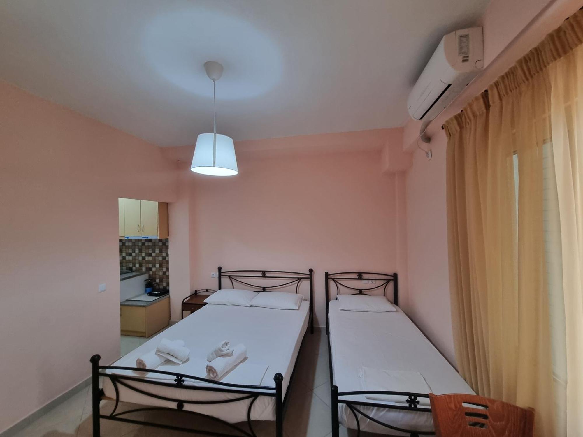 Let Rooms Lukova Bagian luar foto