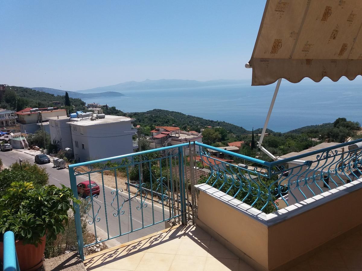 Let Rooms Lukova Bagian luar foto