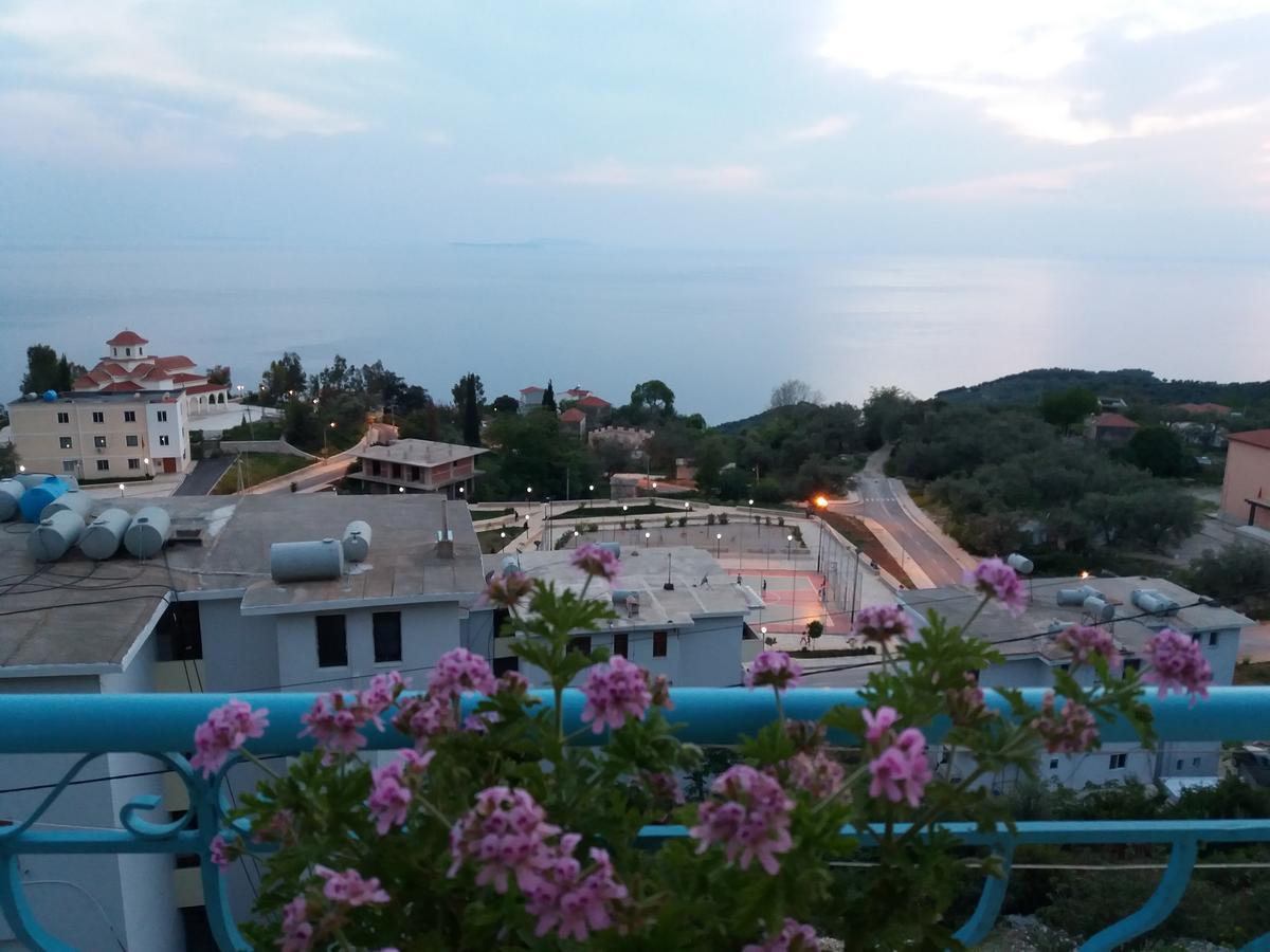Let Rooms Lukova Bagian luar foto
