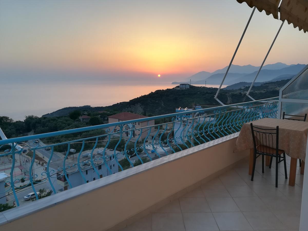 Let Rooms Lukova Bagian luar foto