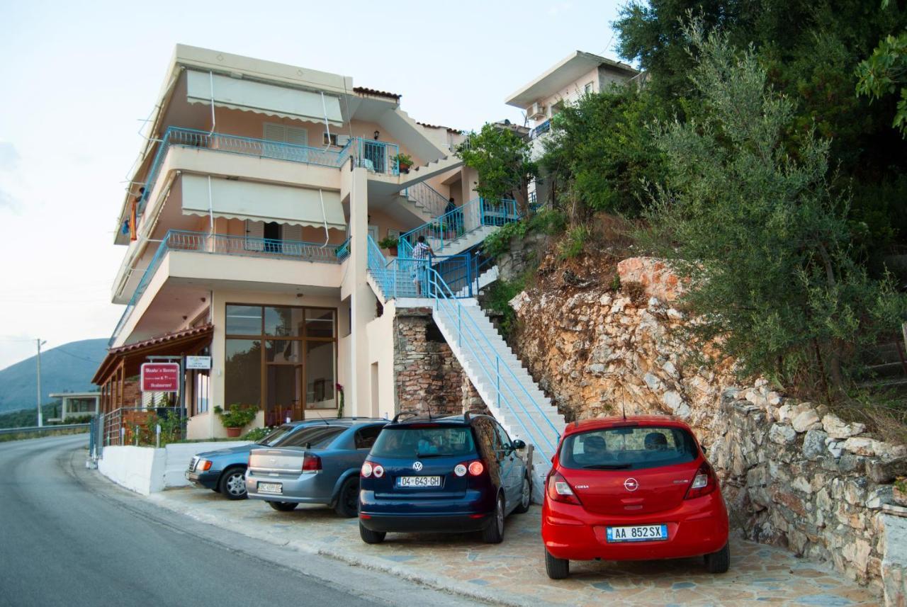 Let Rooms Lukova Bagian luar foto