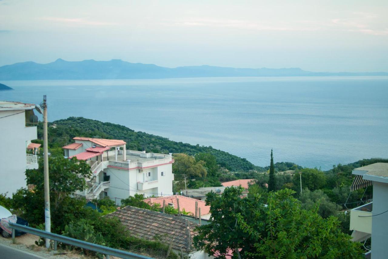 Let Rooms Lukova Bagian luar foto