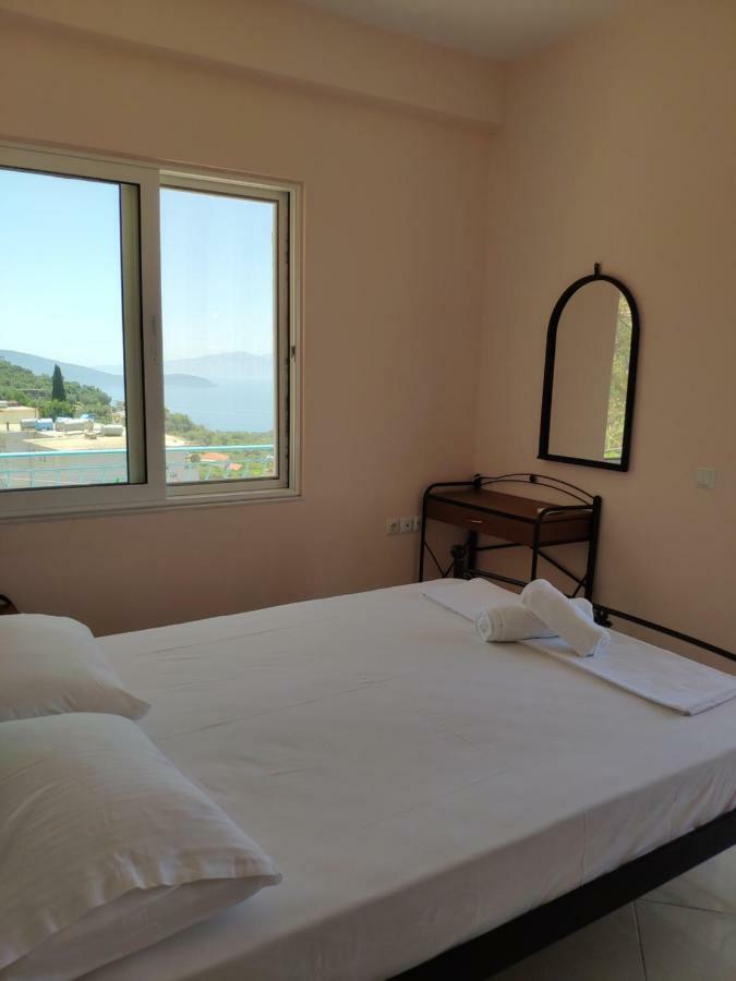 Let Rooms Lukova Bagian luar foto