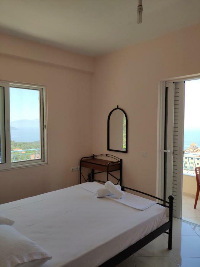 Let Rooms Lukova Bagian luar foto