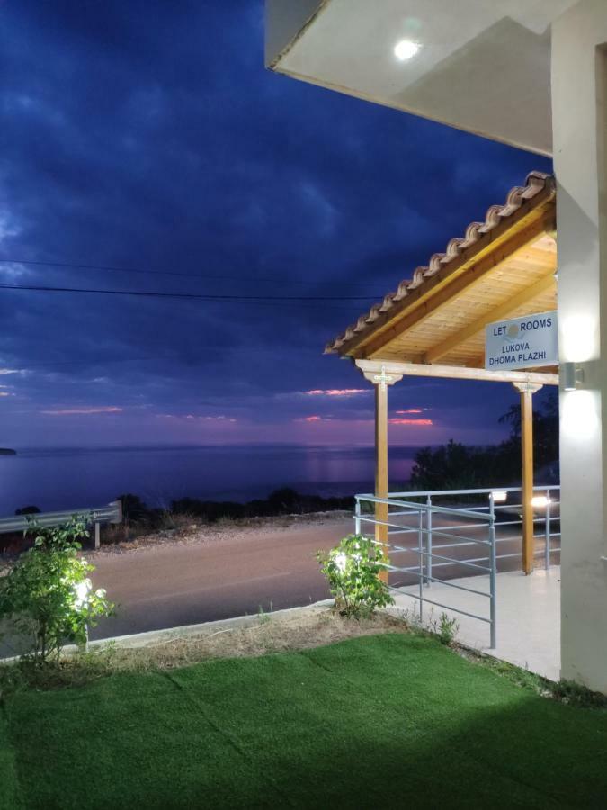 Let Rooms Lukova Bagian luar foto